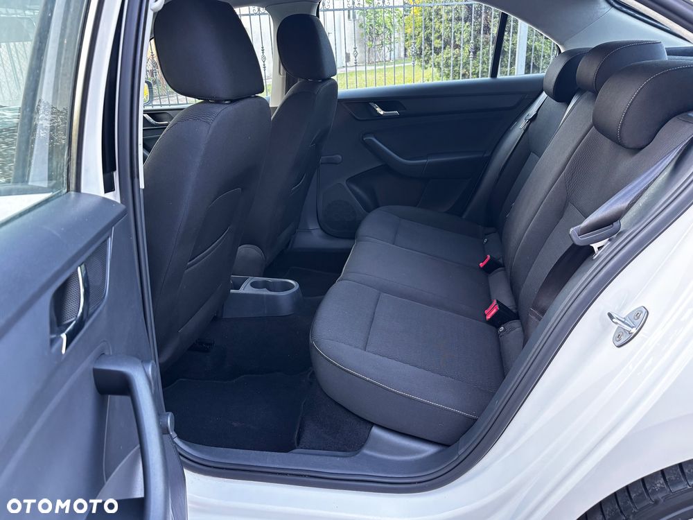 Skoda RAPID 1.2 TSI Active - 9