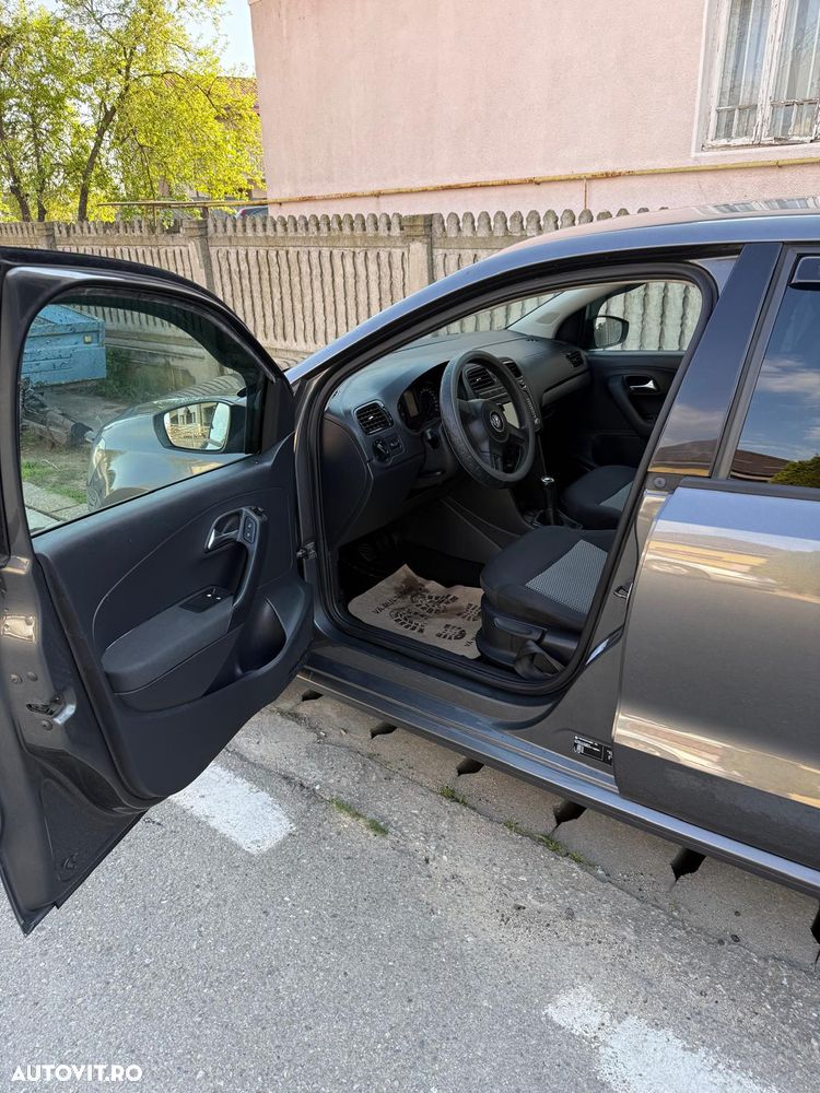 Volkswagen Polo 1.2 Attractive - 2