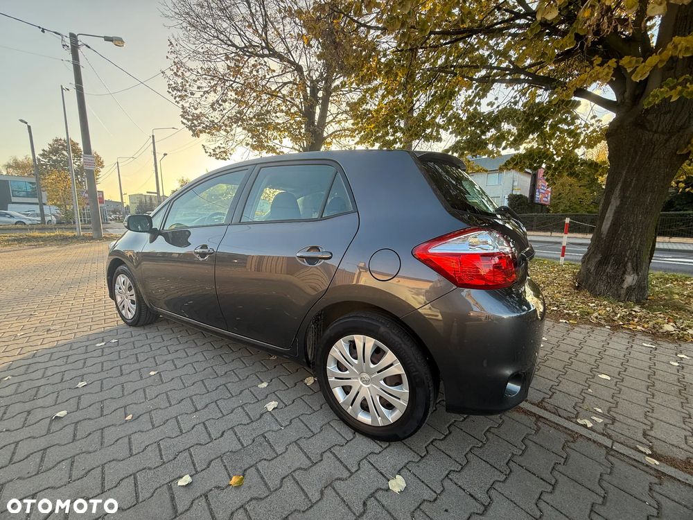 Toyota Auris - 13