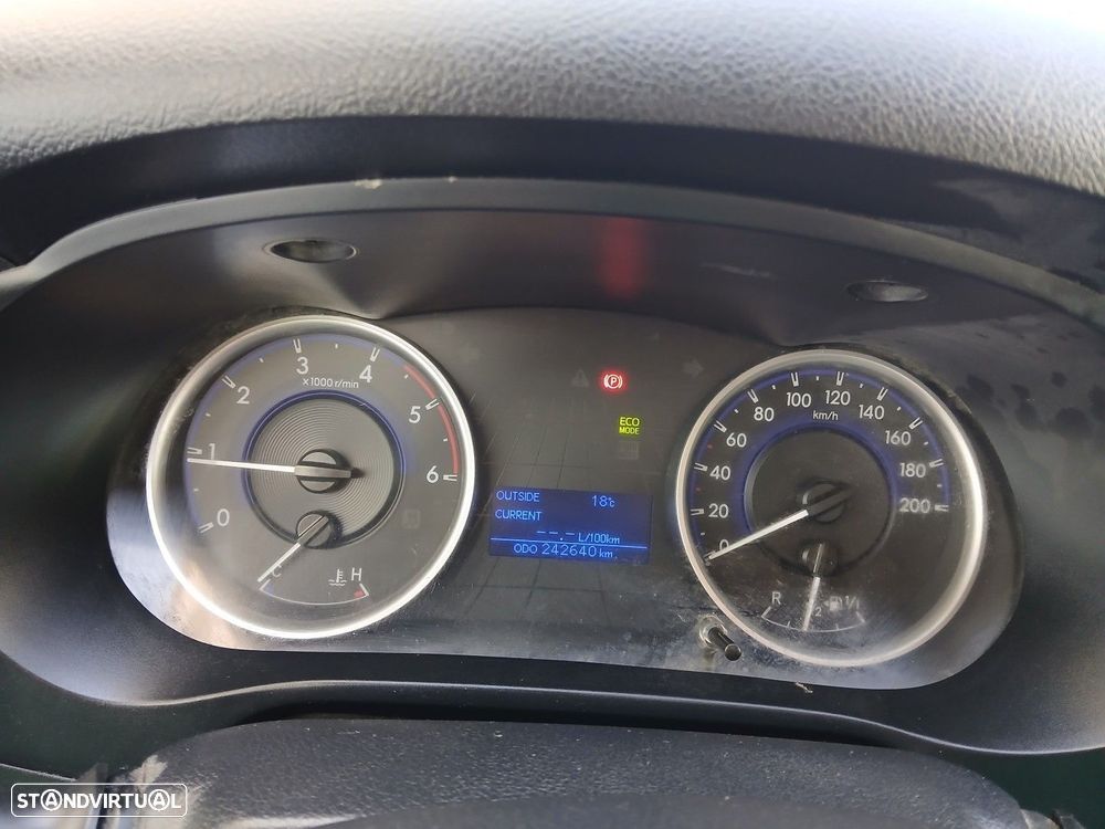 Toyota Hilux 2.4 D-4D 2WD CD - 23