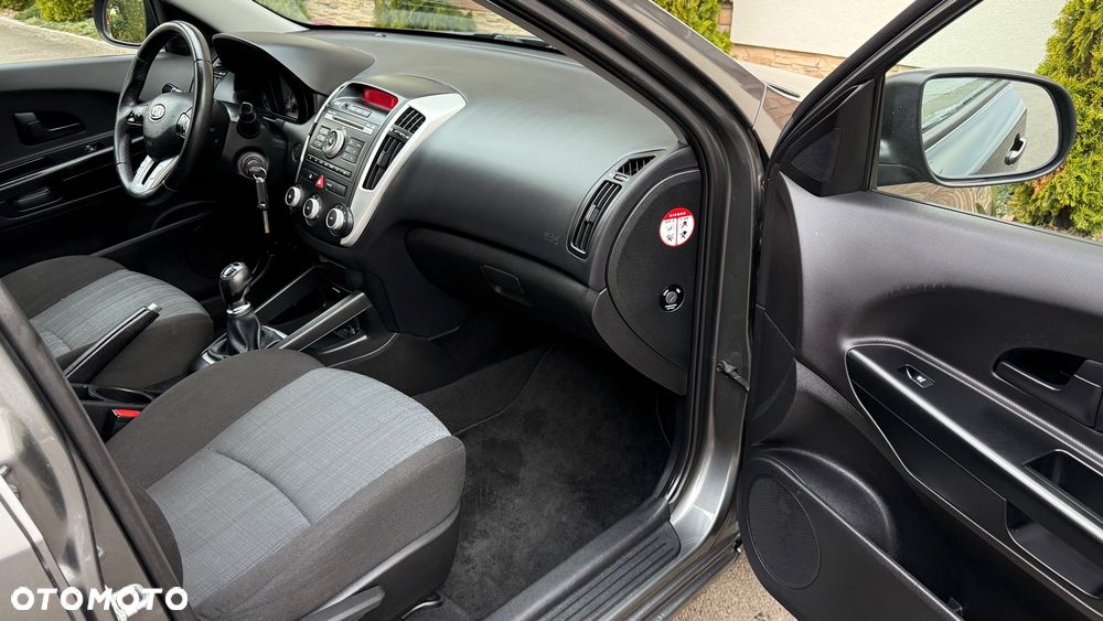 Kia Ceed - 28