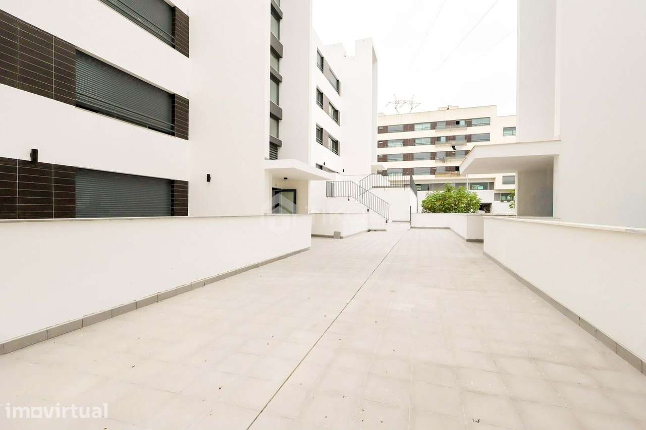 T3 NOVO C/ SUITE, VARANDA, ARRECADAÇÃO E 2 PARQUEAMENTOS | EMPREENDIME - Grande imagem: 3/52