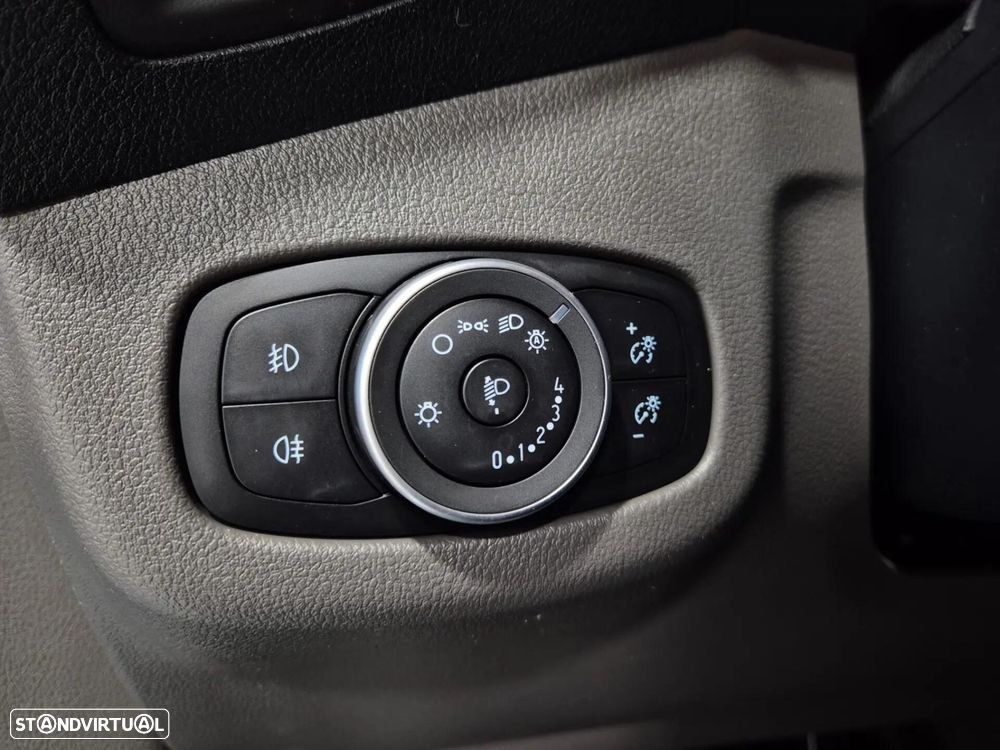 Ford Transit Connect Outro - 36