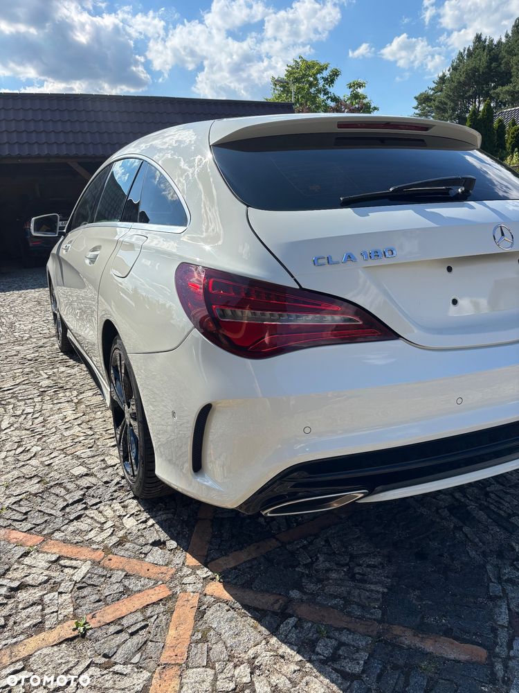 Mercedes-Benz CLA 180 7G-DCT - 11