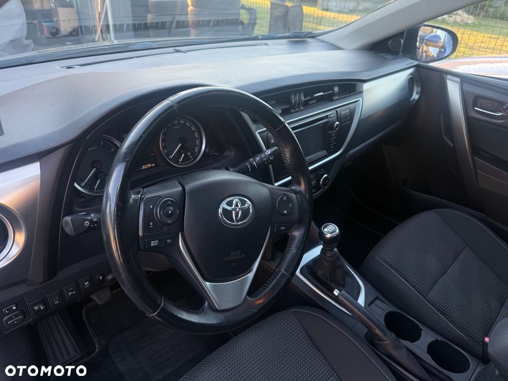 Toyota Auris 1.6 Premium - 16