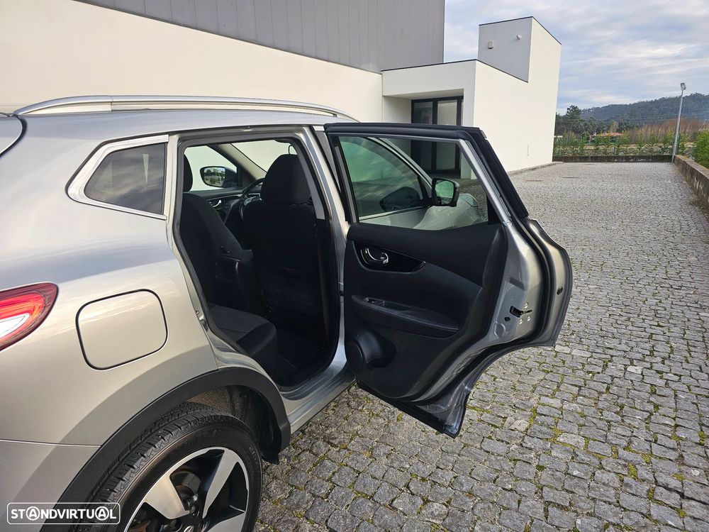 Nissan Qashqai 1.5 dCi N-Connecta 18 - 22