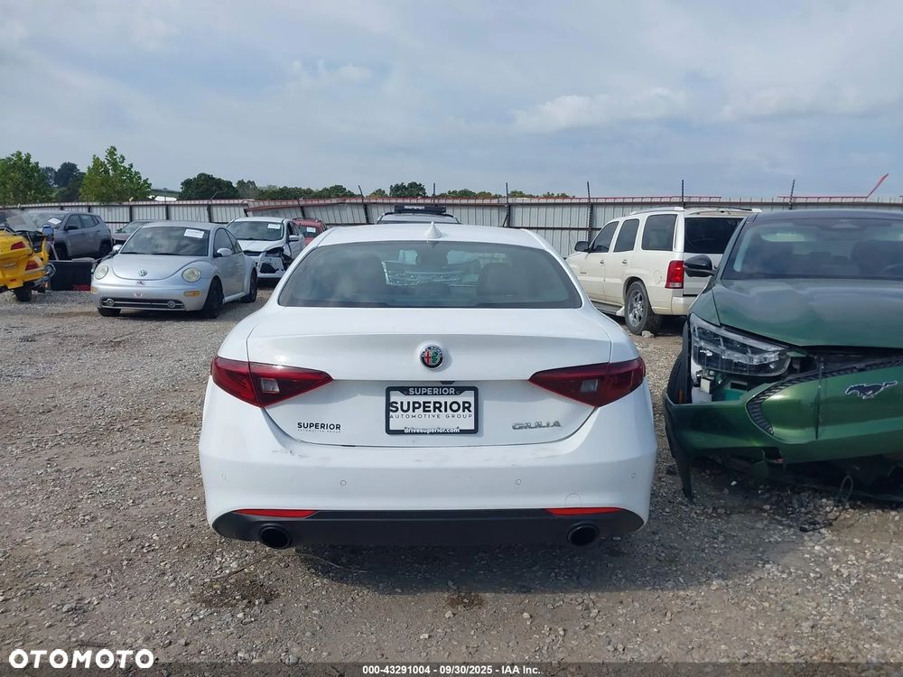 Alfa Romeo Giulia - 4