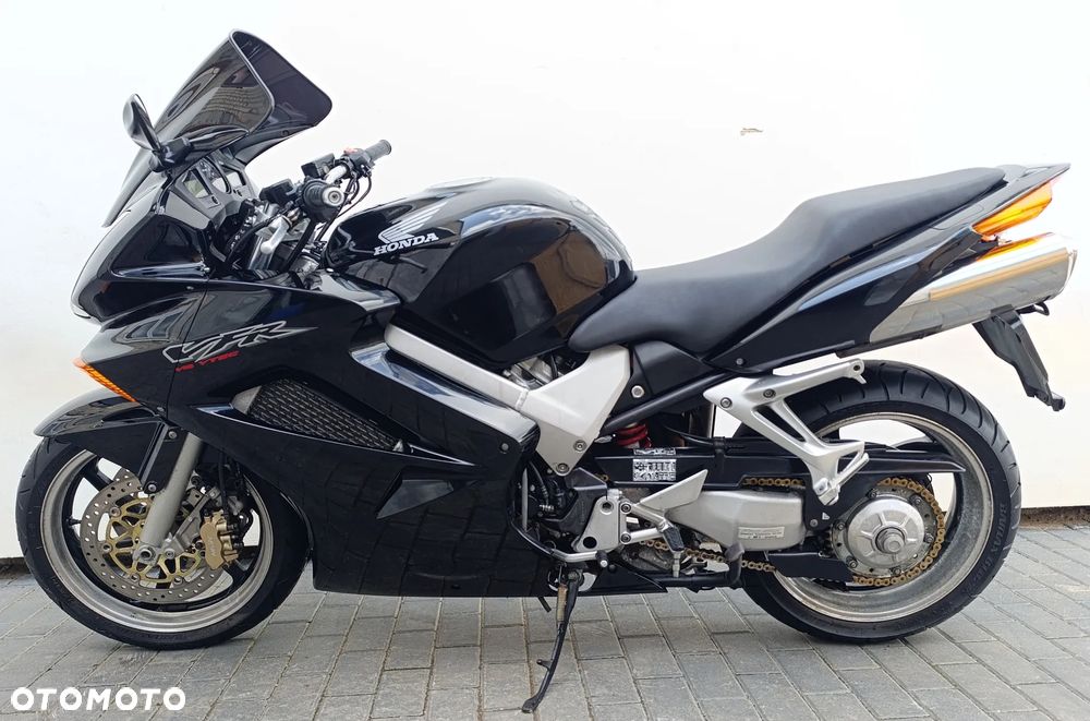 Honda VFR - 4