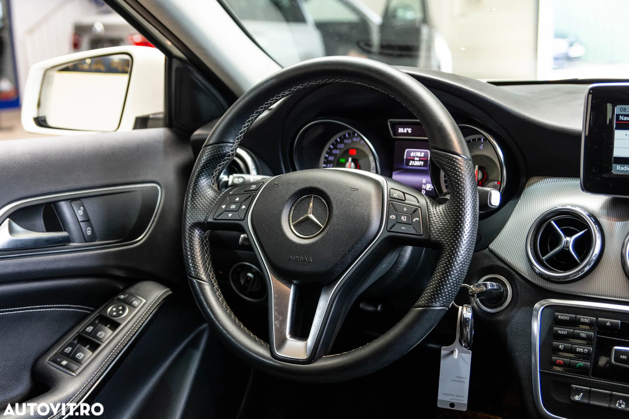 Mercedes-Benz GLA 200 d 7G-DCT Urban - 15
