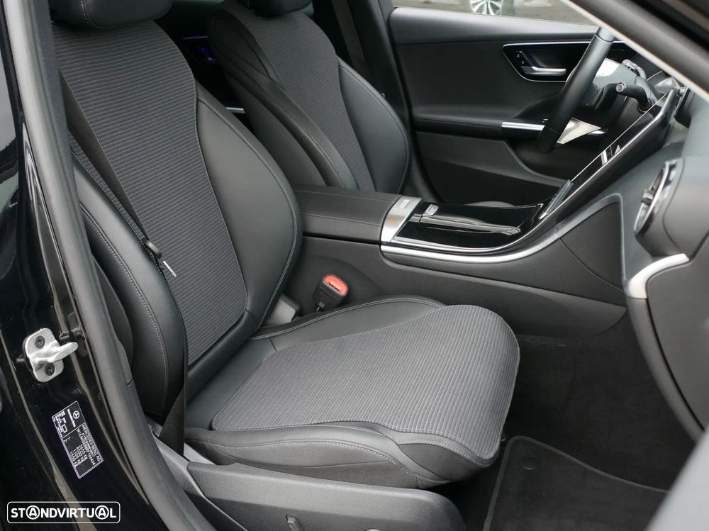 Mercedes-Benz C 300 e Avantgarde - 30