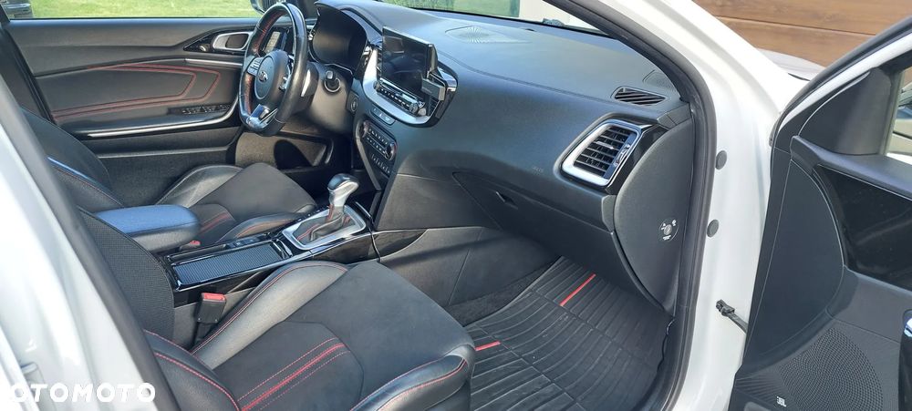 Kia ProCeed - 25