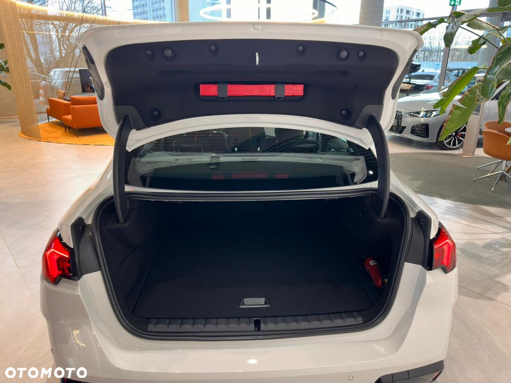 BMW Seria 2 220i mHEV - 7