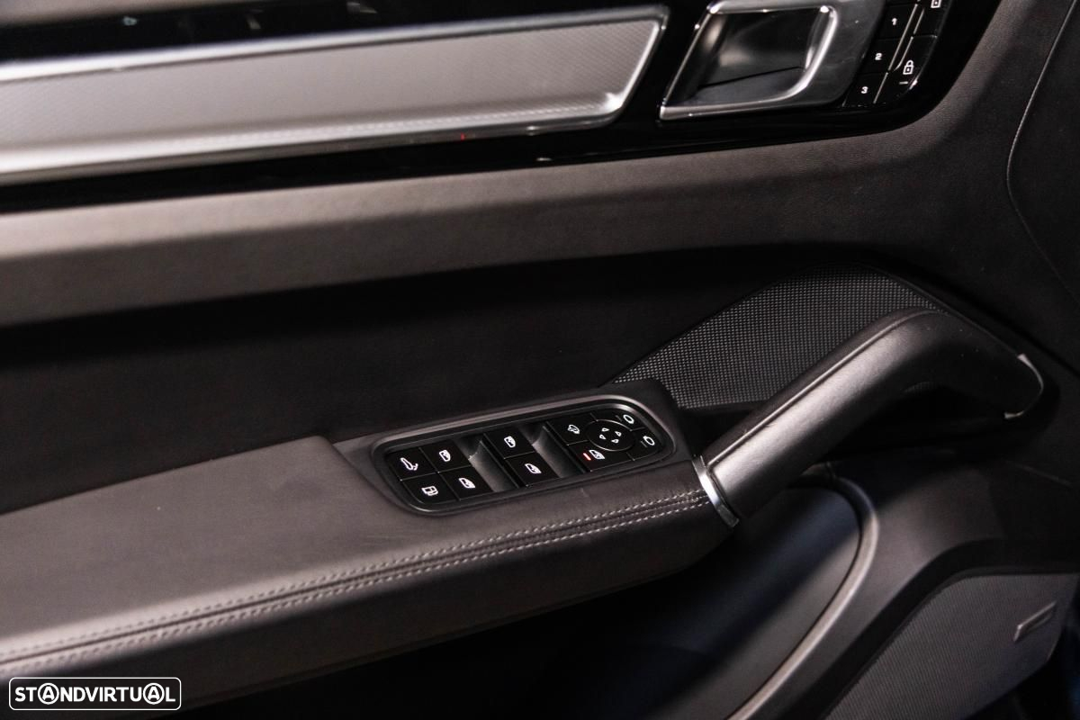 Porsche Cayenne E-Hybrid Tiptronic S Platinum Edition - 46
