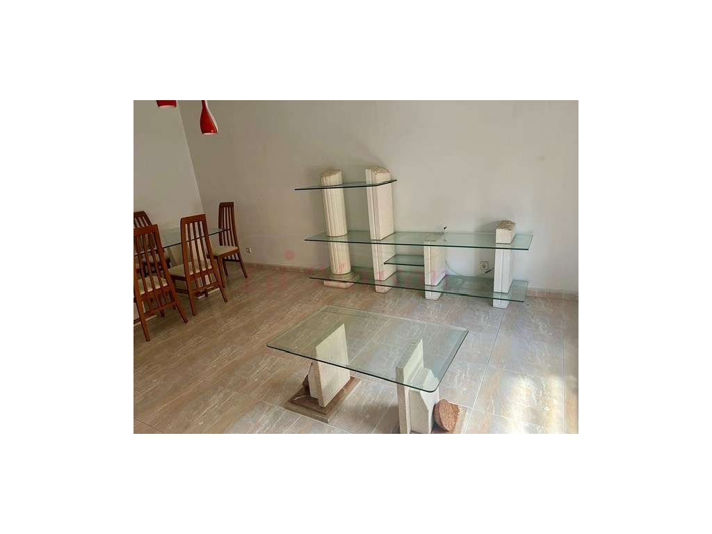 Apartamento T2 na Tapada das Mercês - Grande imagem: 2/24