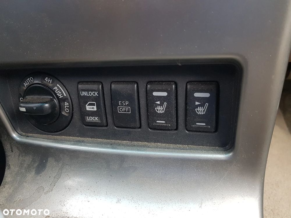 Nissan Pathfinder 2.5 DCi Sport / SE - 8