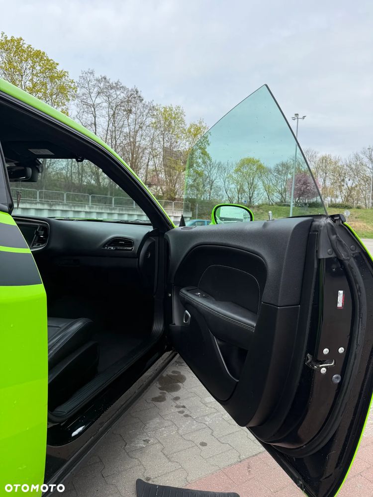 Dodge Challenger - 15