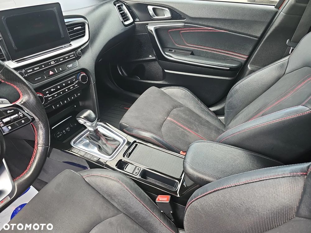 Kia ProCeed 1.6 T-GDI GT DCT - 16