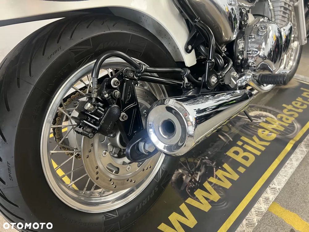 Triumph Adventurer - 19