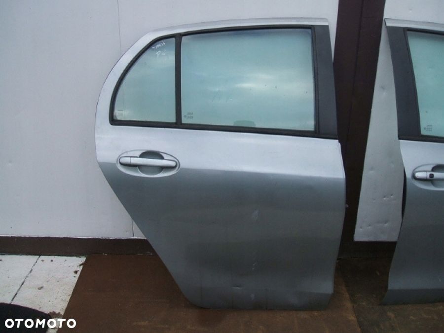 TOYOTA YARIS II DRZWI prawe przód przednie - 3
