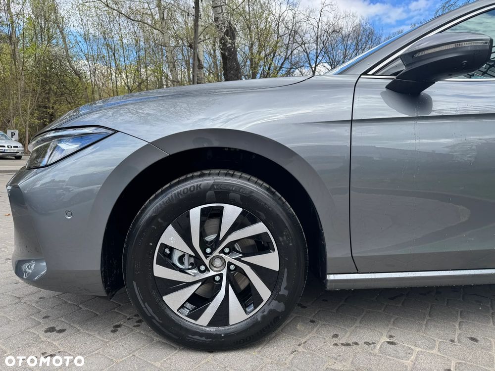 Volkswagen Passat - 4