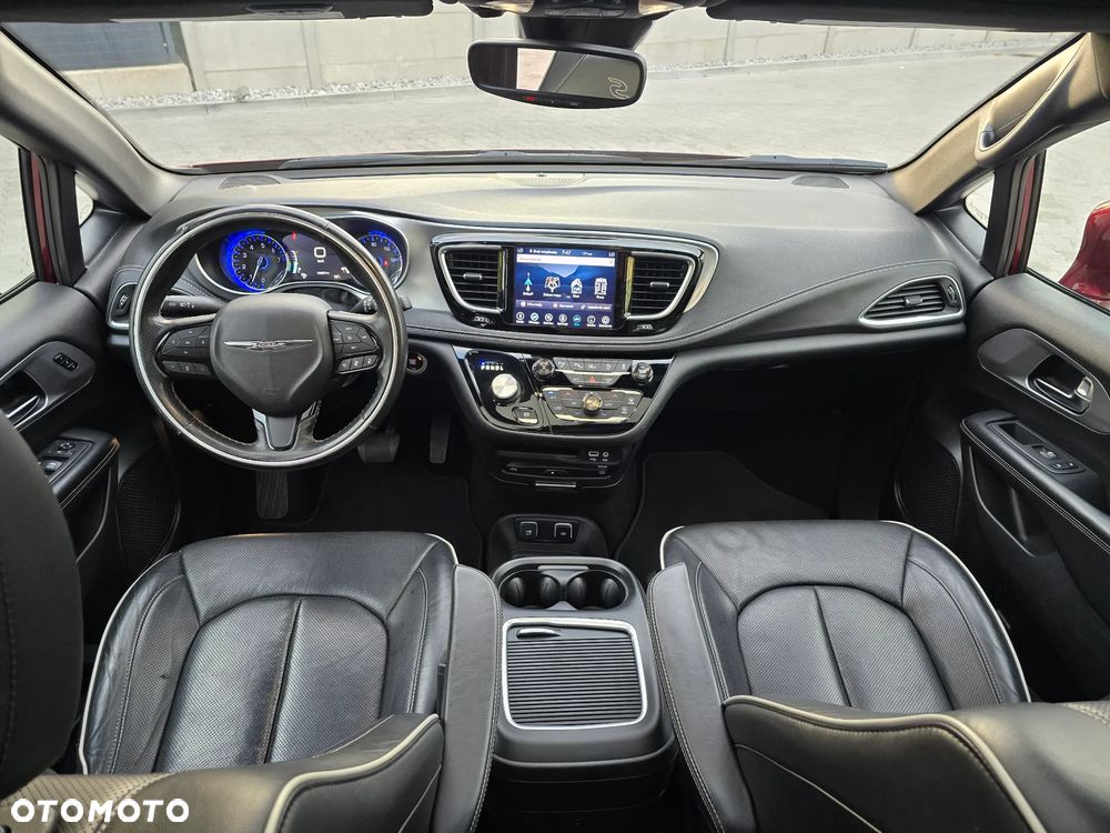 Chrysler Pacifica - 17