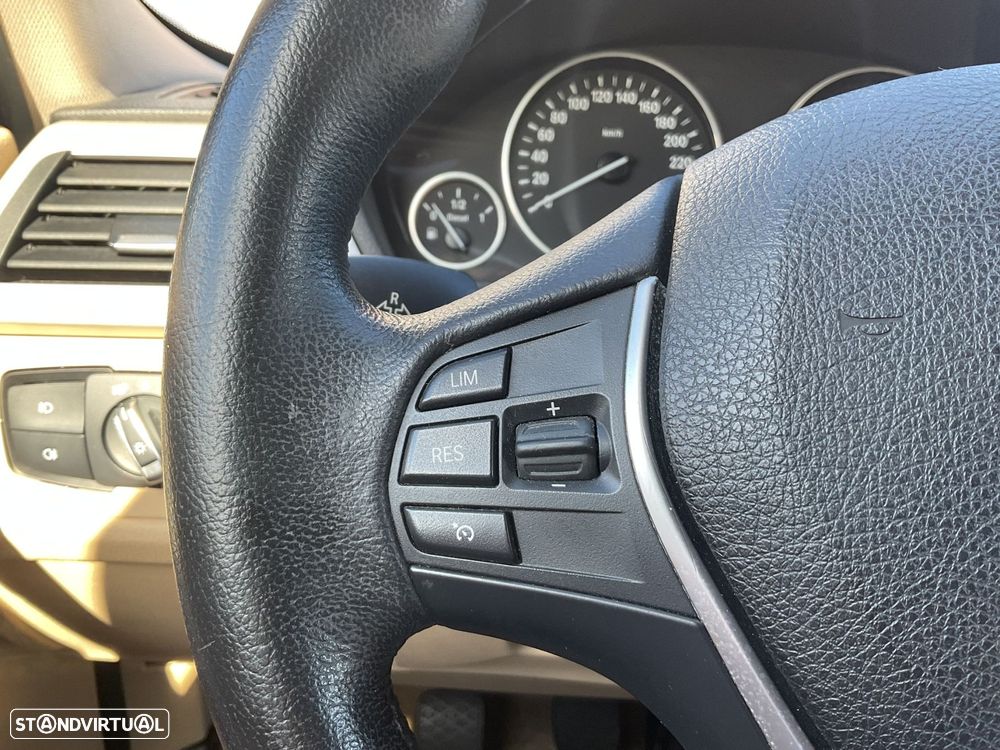 BMW 318 d Touring Line Sport - 37