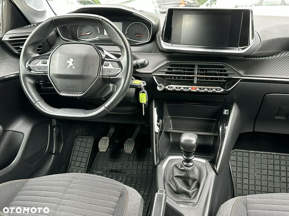 Peugeot 208 - 19