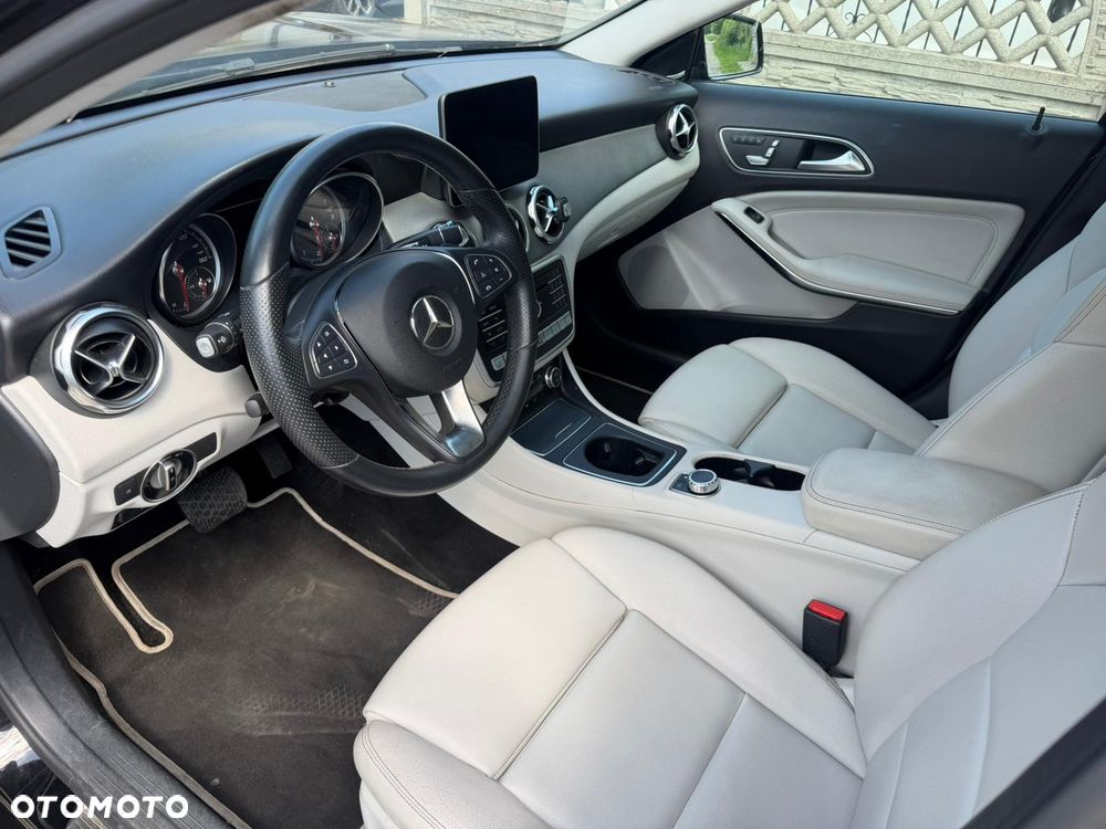 Mercedes-Benz GLA 250 4Matic 8G-DCT AMG Line - 11