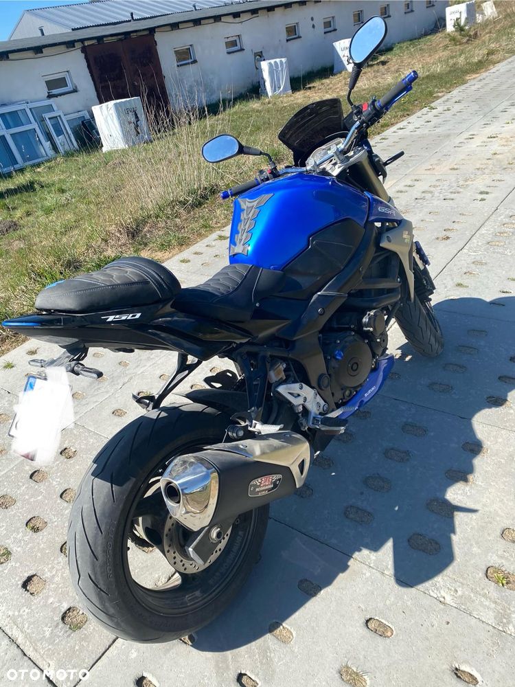 Suzuki GSR - 2