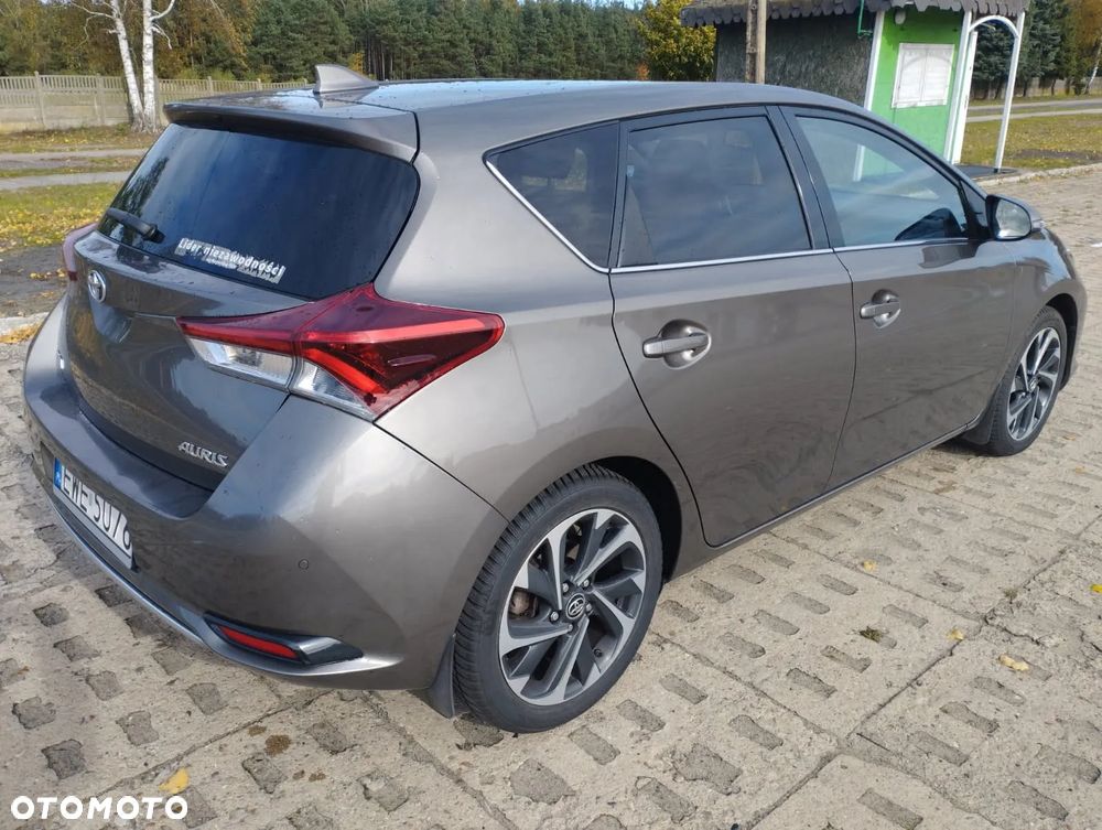 Toyota Auris 1.6 Premium - 2