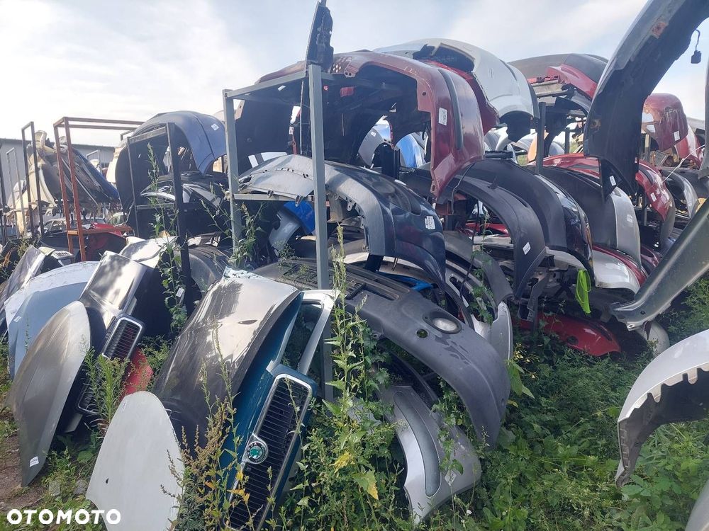 KOMPLETNY TYŁ KLAPA ZDERZAK LAMPA TYŁ TOYOTA YARIS II 068 HB 5D - 23