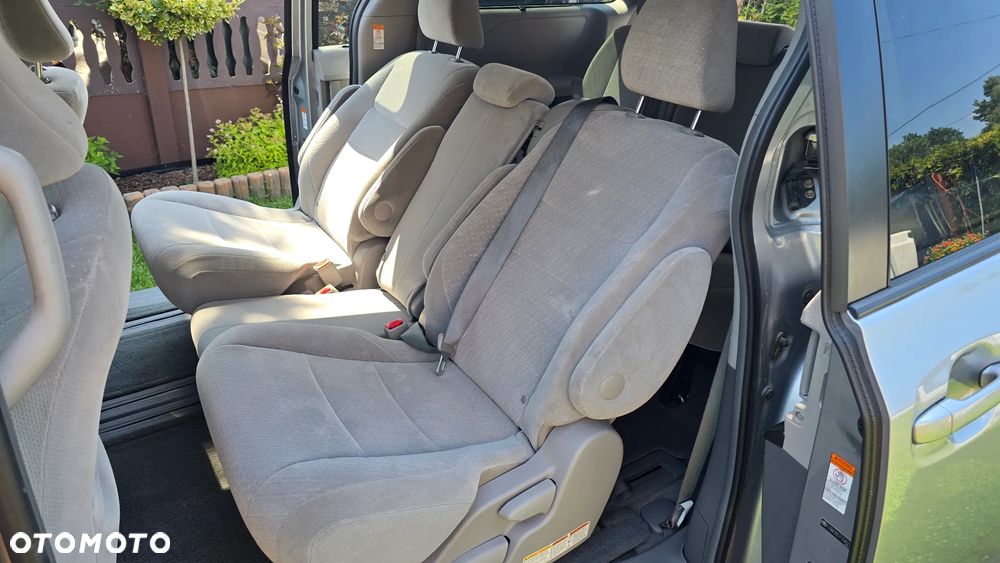 Toyota Sienna - 7