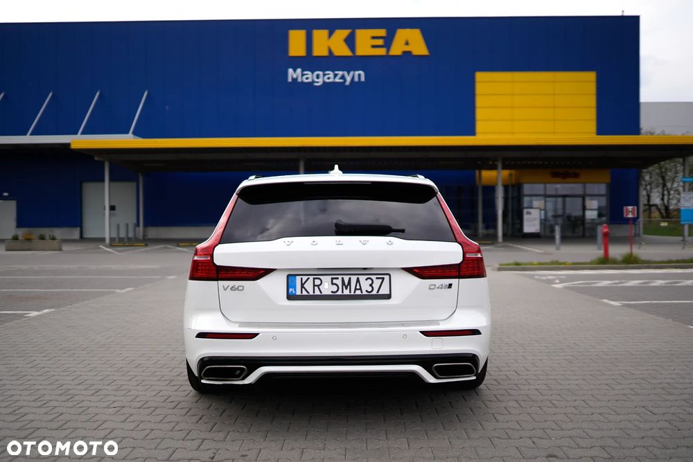 Volvo V60 D4 AWD R-Design - 14