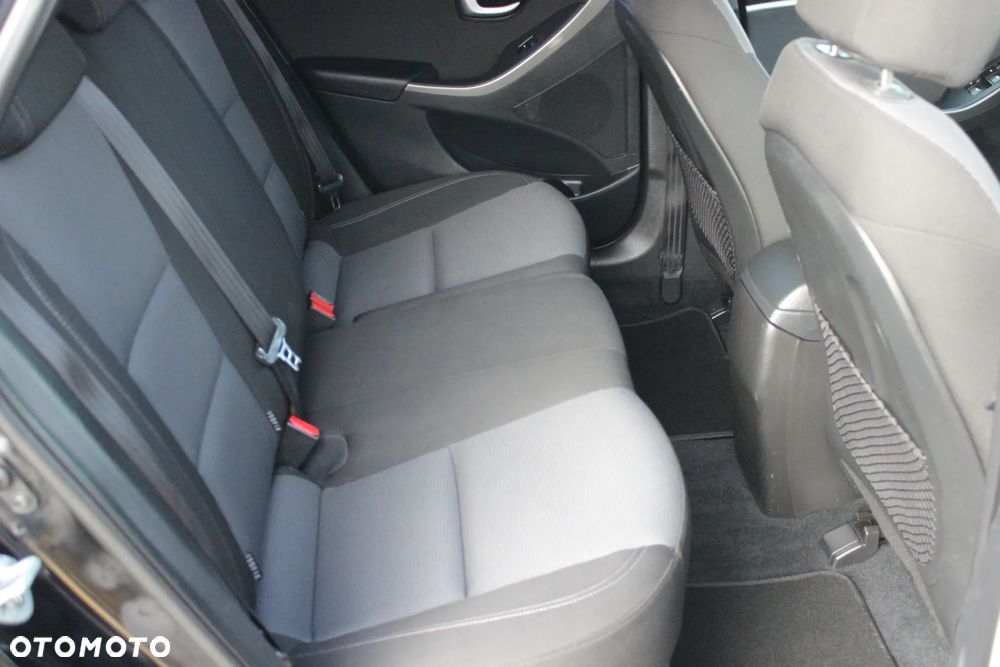 Hyundai i30 blue Kombi 1.6 GDi Style - 22