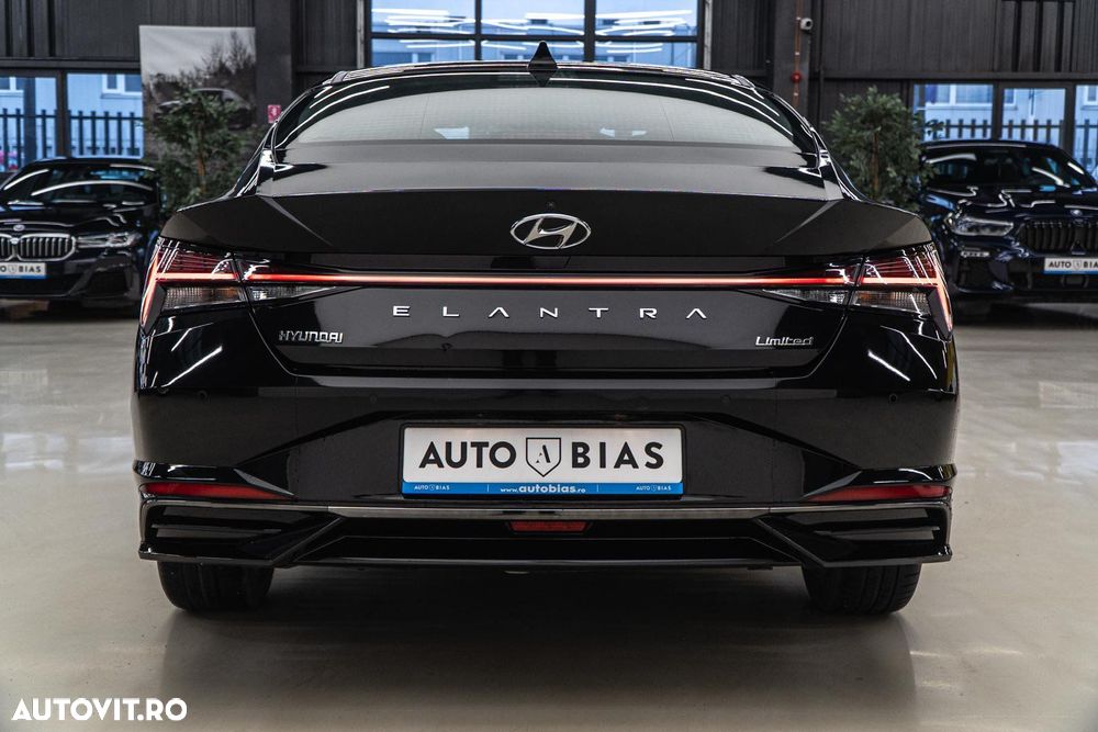Hyundai Elantra 1.6 l 123 CP CVT Exclusive - 26