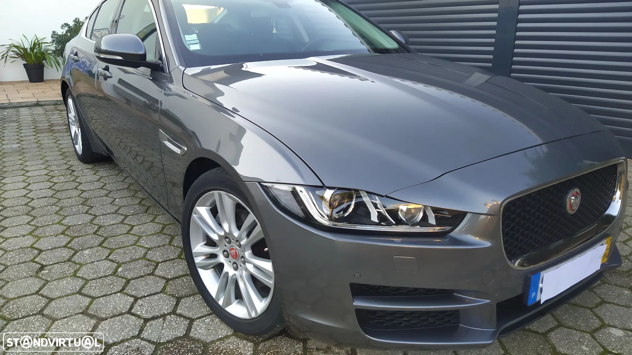 Jaguar XE 2.0 D Prestige Aut. - 1
