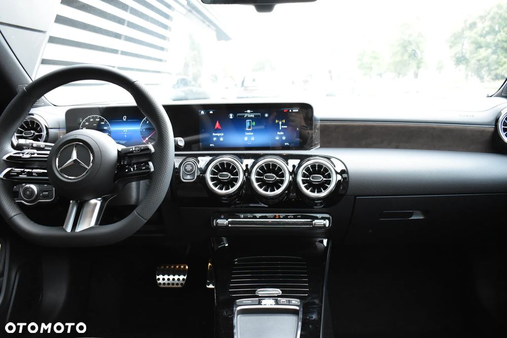 Mercedes-Benz CLA - 17