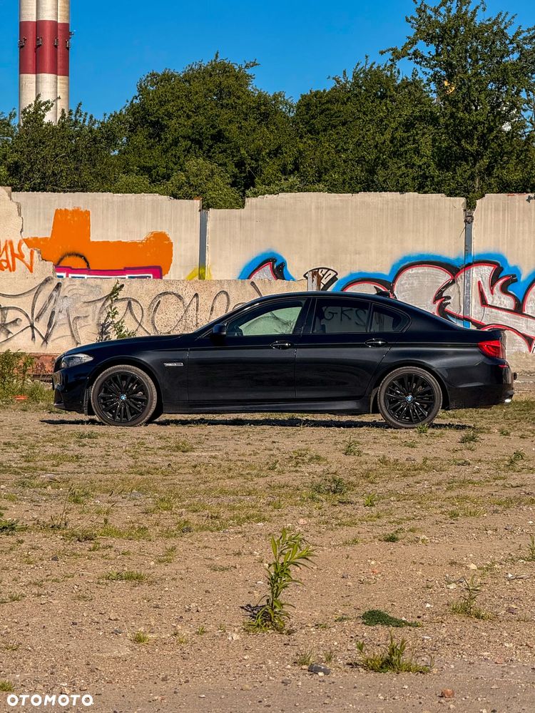 BMW Seria 5 550i xDrive - 3
