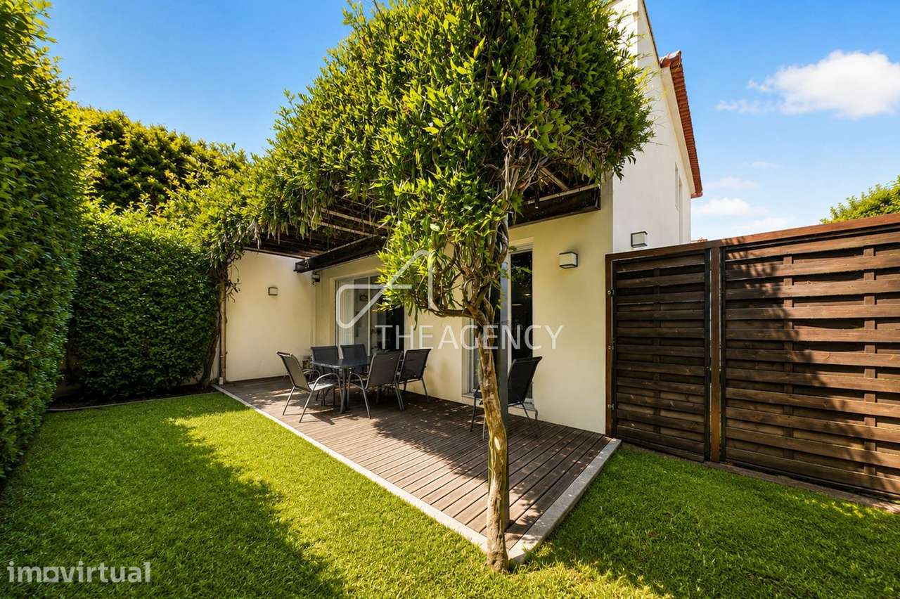 Moradia Geminada Tradicional com Jardim e Estacionamento em Caselas, L - Grande imagem: 3/28