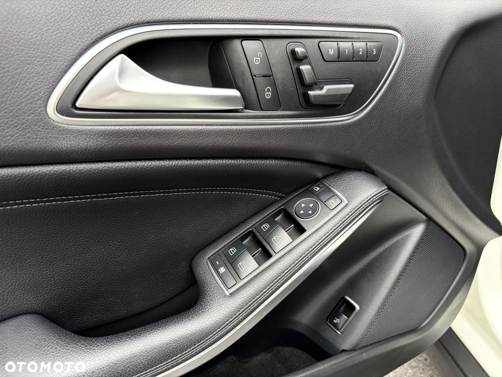 Mercedes-Benz GLA 250 4-Matic - 16