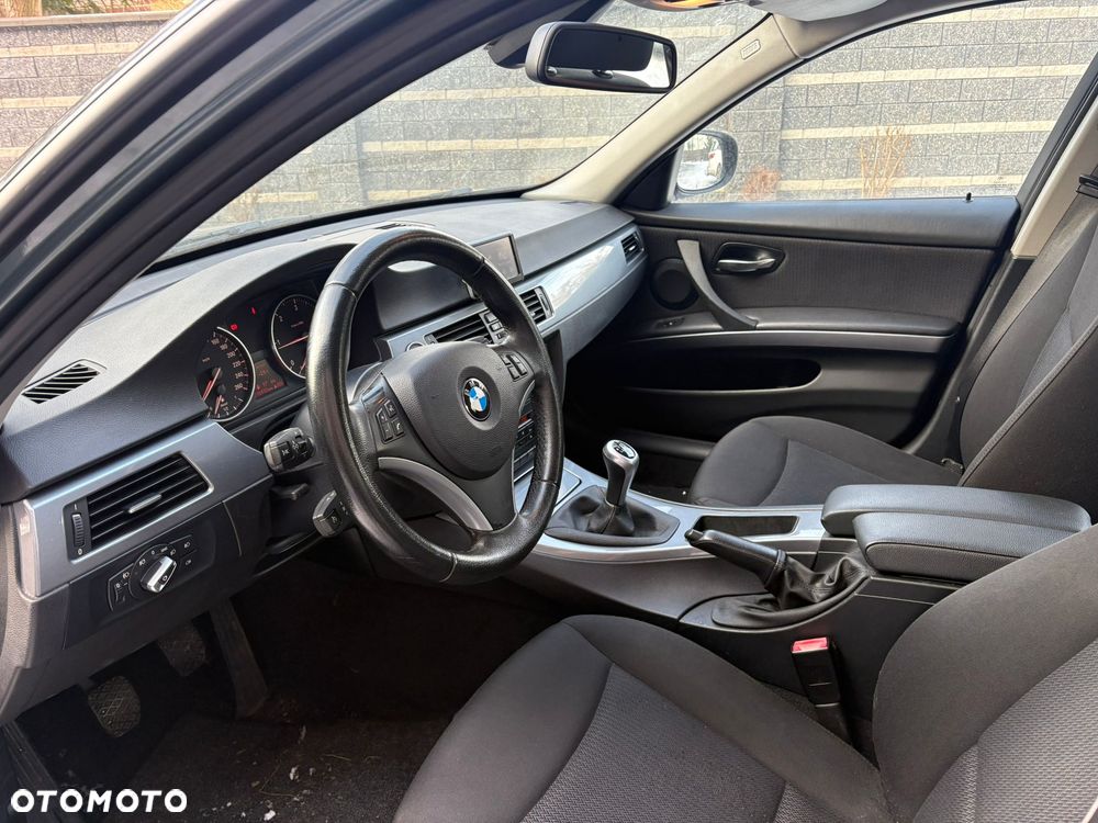 BMW Seria 3 318d - 17