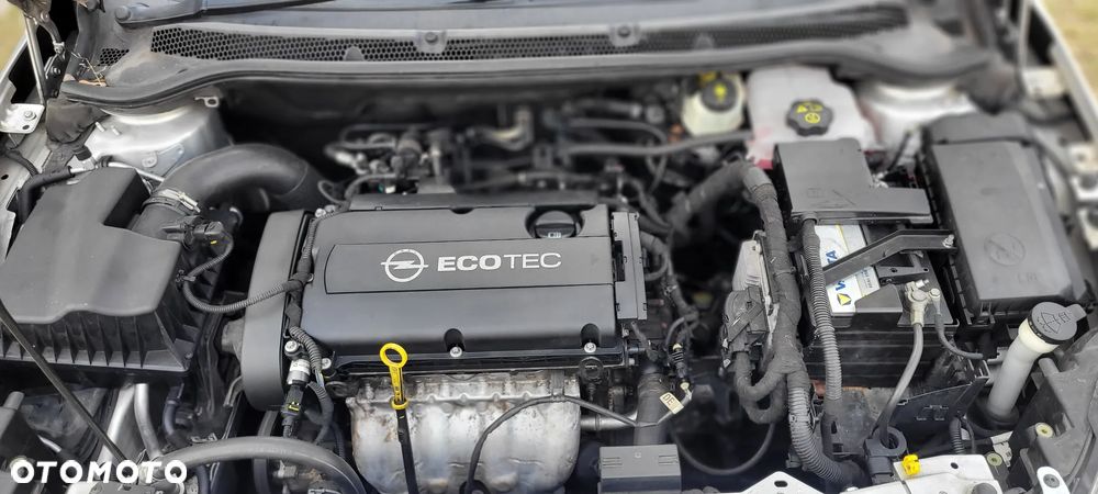 Opel Astra 1.6 Color Edition - 9