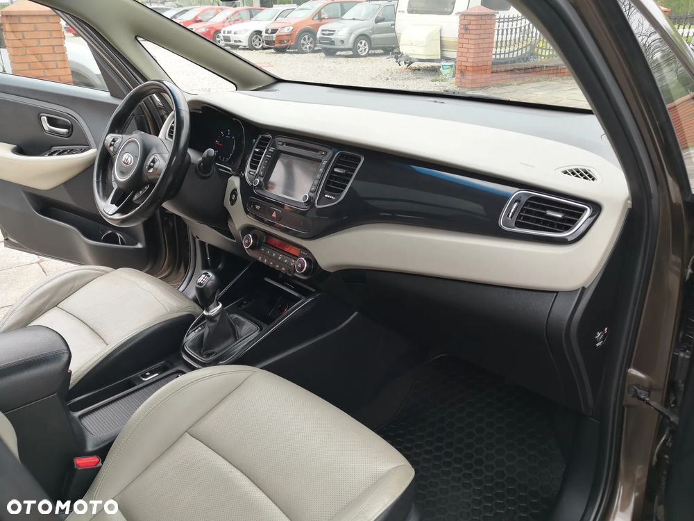 Kia Carens 1.7 CRDi 136 Dream Team Edition - 17