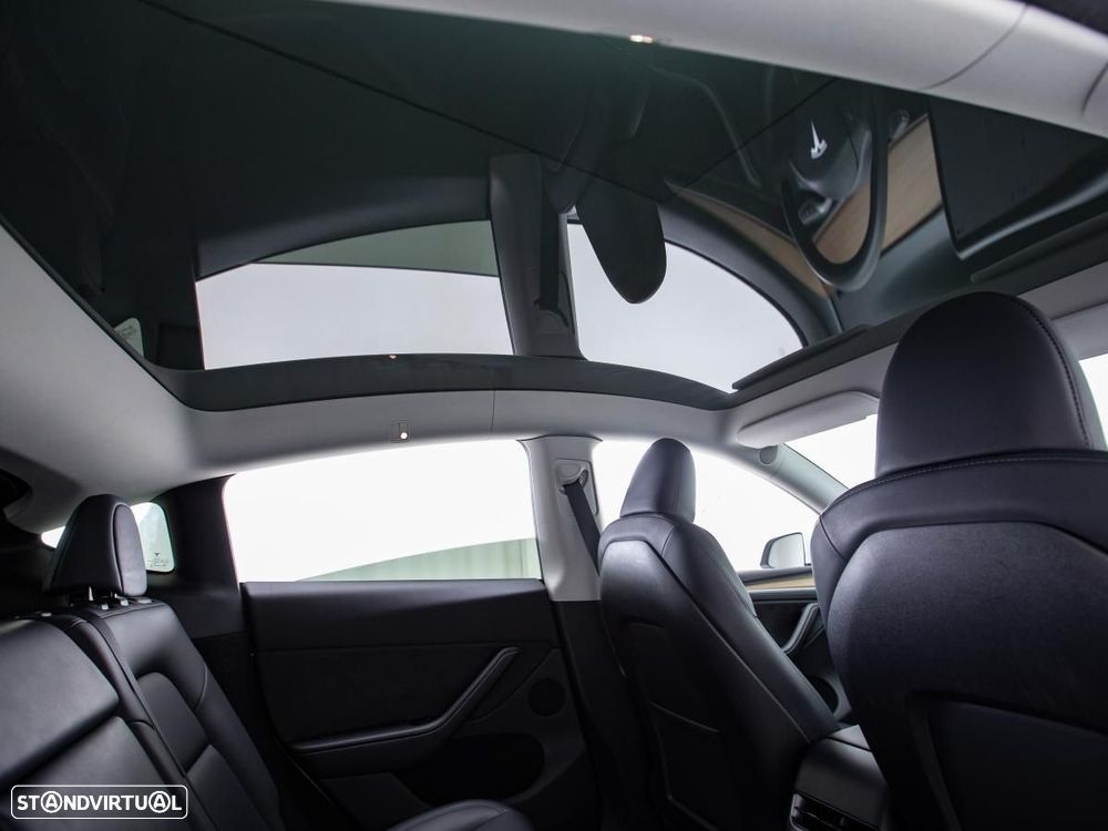 Tesla Model Y Long Range Dual Motor AWD - 14