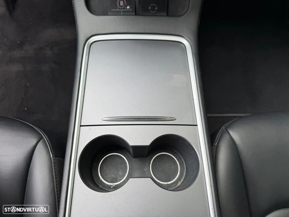 Tesla Model 3 Standard Range Plus RWD — fotografia 24