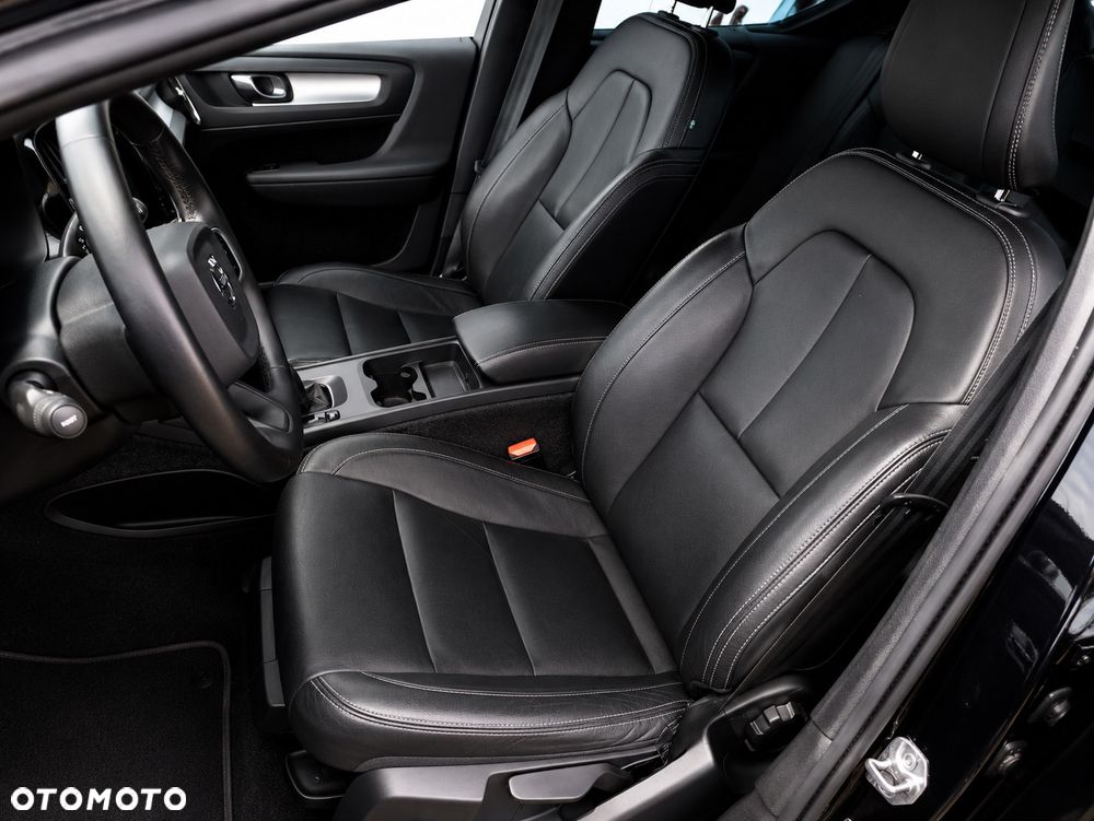 Volvo XC 40 T3 Momentum Pro - 38