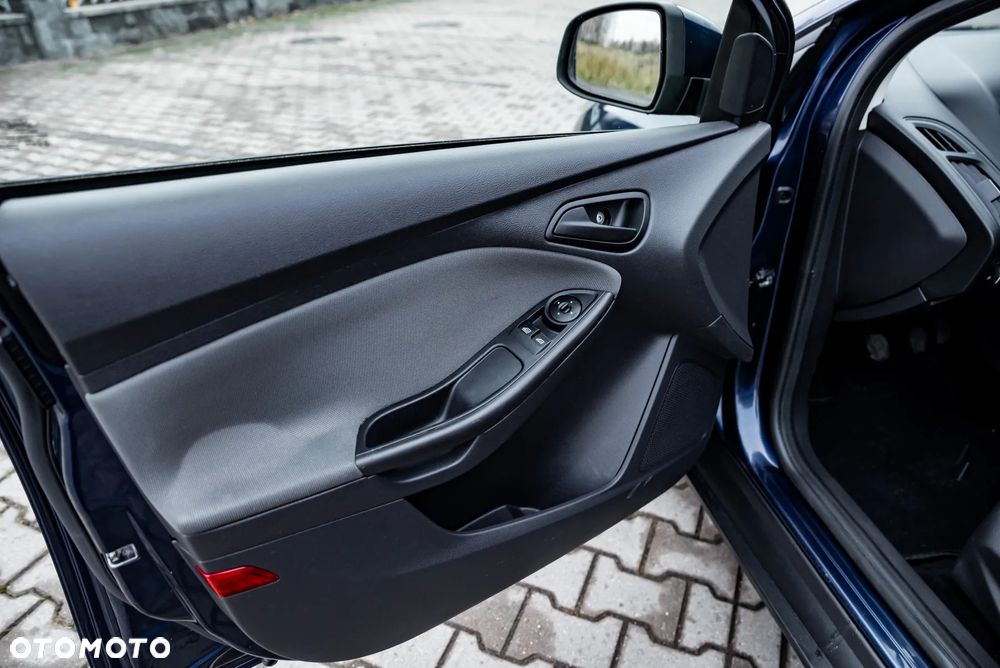 Ford Focus 1.6 TDCi Ambiente Start - 17