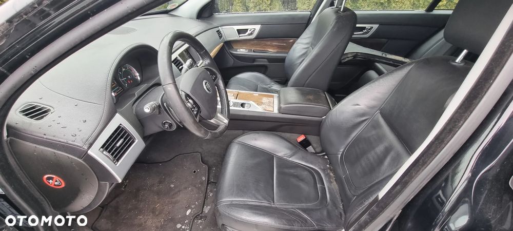 Jaguar XF 2.2 D Luxury - 6