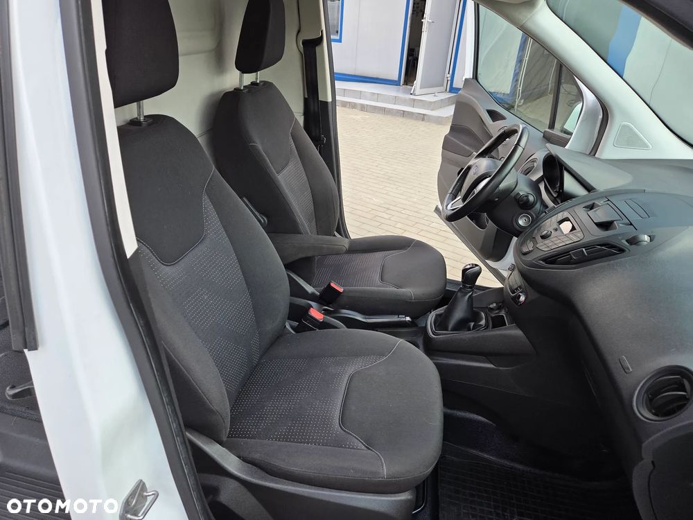 Ford Transit Courier - 22