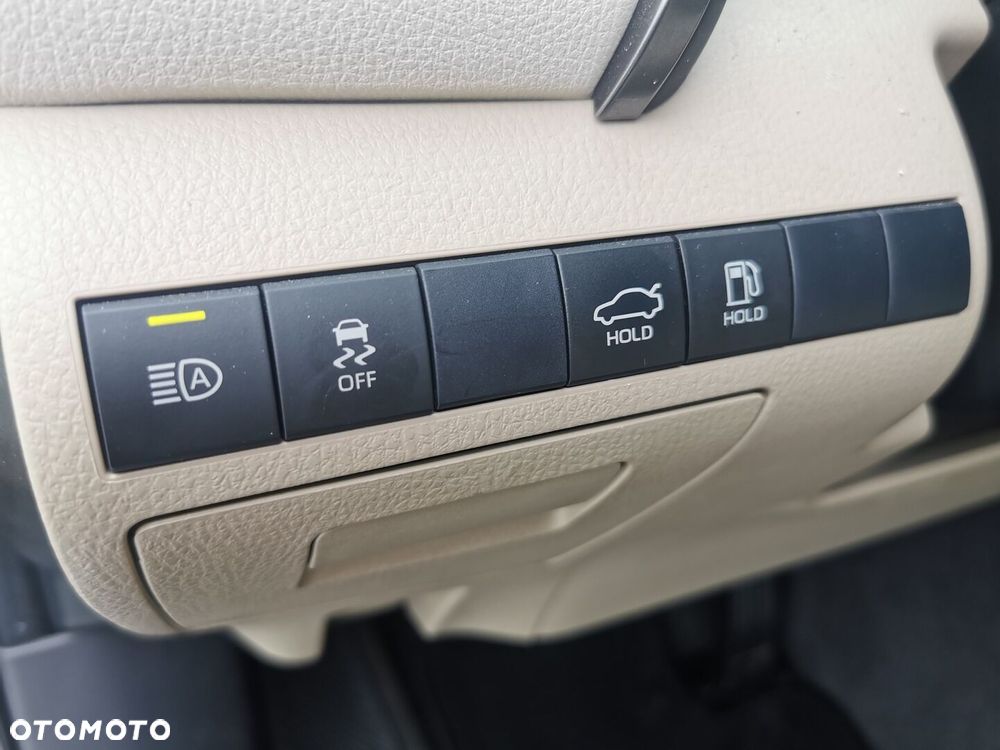 Toyota Camry 2.5 Hybrid Executive CVT - 19